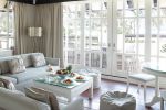 Beit Al Bahar Royal 2 Bedroom Villa гостиная